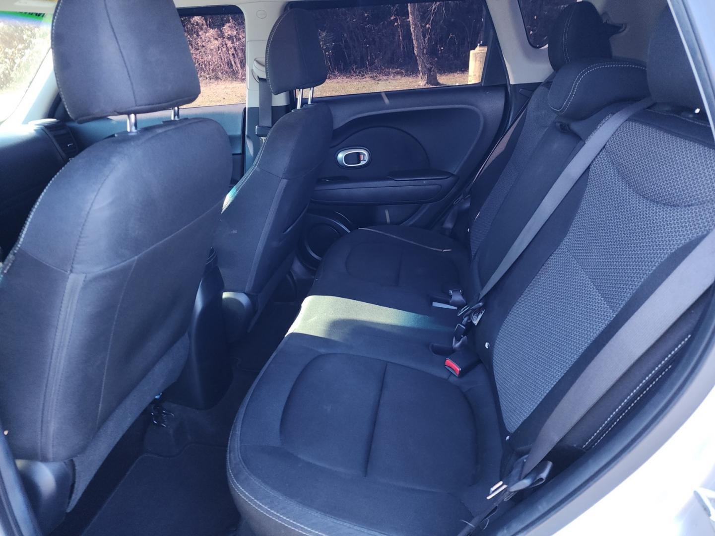 2018 SILVER /Black Kia Soul + (KNDJP3A53J7) with an 2.0L L4 DOHC 16V engine, 6A transmission, located at 1221 Madison St., Shelbyville, TN, 37160, (931) 680-9439, 0.000000, 0.000000 - Photo#4